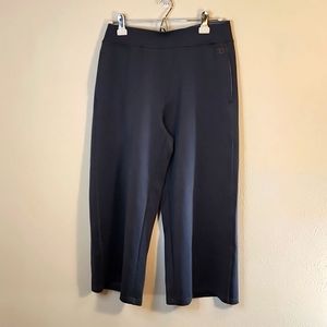 Calia grey wide leg cropped active wear pants with two pockets in front sz M